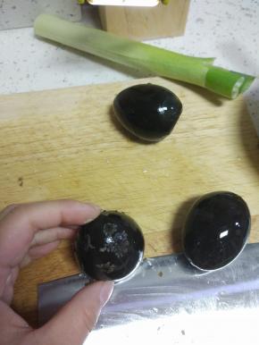 皮蛋去皮洗净切小块