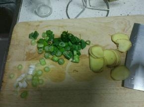 葱姜蒜切碎末