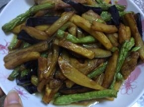 翻炒均匀，翻炒出锅。