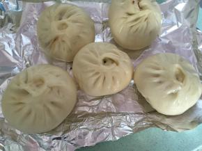 贮备好包子，放在锡纸上