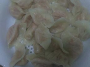 煮几分钟左右水饺熟，出锅。