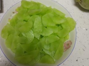 莴苣切成片
