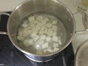 放入山药大火烧开转小火