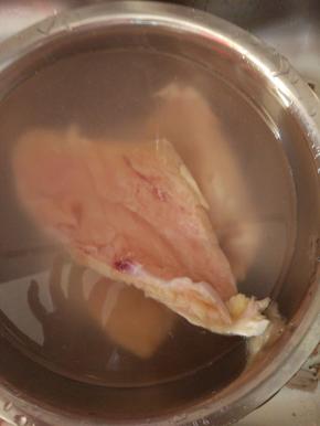 鸡胸肉凉水冲洗