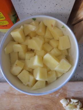 土豆去皮切块