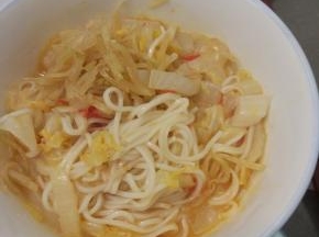 放进面条,煮软