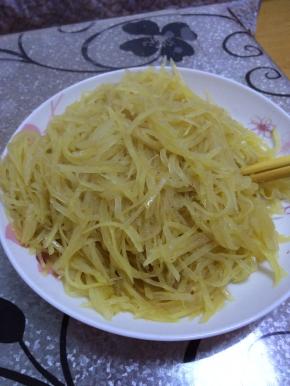 翻炒至软，盛出。