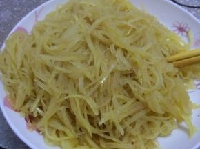 翻炒至软，盛出。