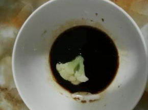 菜花直接蘸着调好的调料吃就可以了