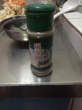 薯条和椒盐准备好。