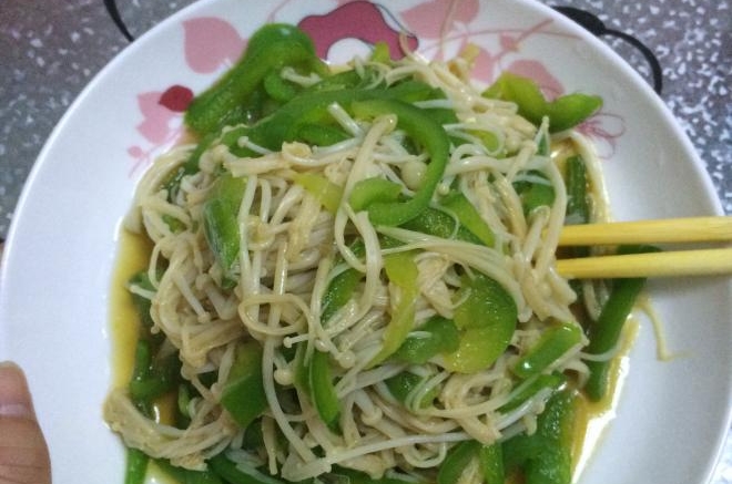 青椒拌金针菇