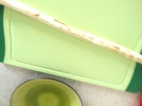 准备铁棍山药一根，去皮，切段