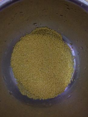 小米清洗用清水掏2到3遍。