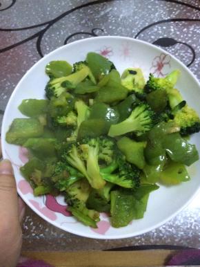 翻炒几分钟之后，出锅，