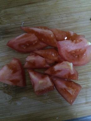 西红柿切成块状