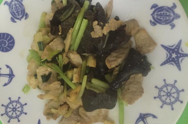 木耳肉芹菜