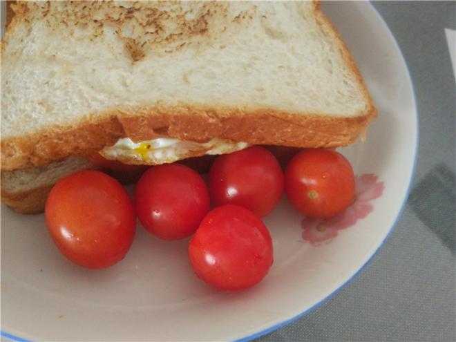 火腿鸡蛋三明治