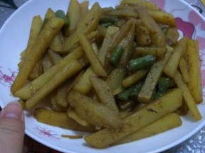 翻炒至土豆变软即可