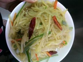 翻炒几分钟至熟。出锅