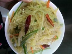 翻炒几分钟至熟。出锅