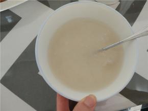 加入适量煮酒酿的汤拌匀