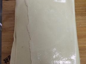 准备好豆腐皮