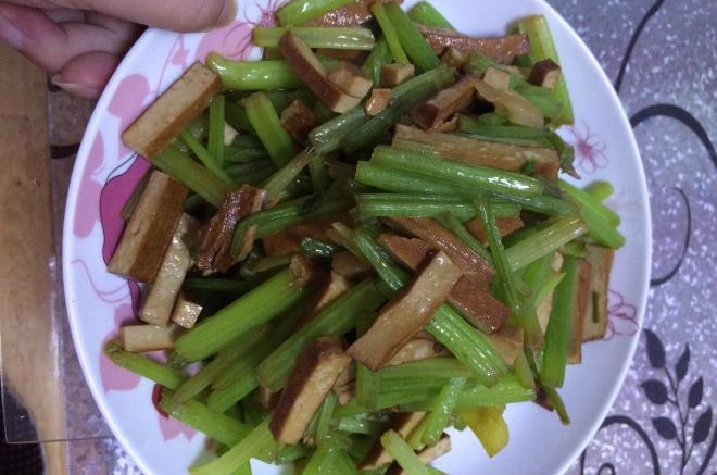 山芹炒豆干