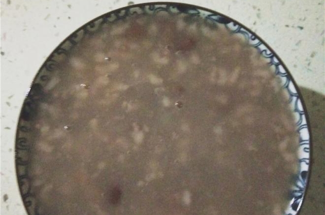 莲子花生红豆粥