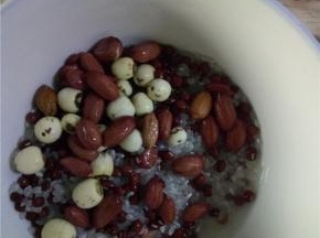 淘洗干净，浸泡半个小时