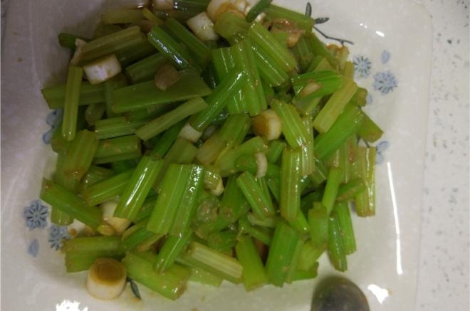 凉拌芹菜