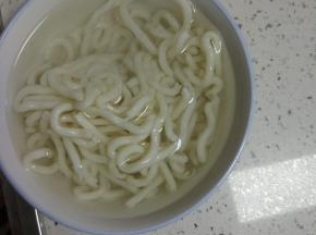 乌冬面提前凉水浸泡