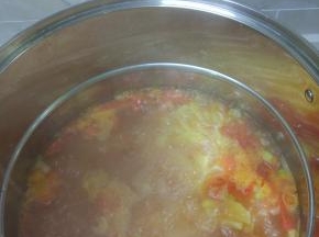 加热水烧开,加入调好的面糊再次煮开
