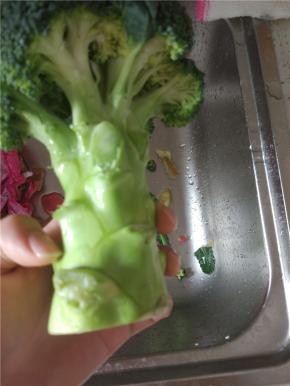 买西蓝花的时候挑选梗较长的