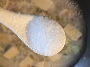 三分钟后加盐调味后关火