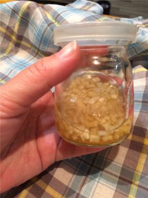 一天后白萝卜丁水分析出，就可以冲水来喝了