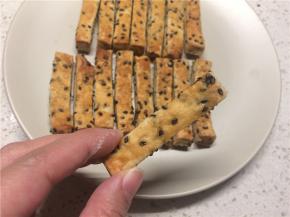 入烤箱180度，中层20分钟至表面金黄即可