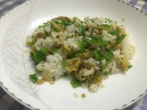 最后饭要粒粒分开，酱油搅拌均匀，即可出锅