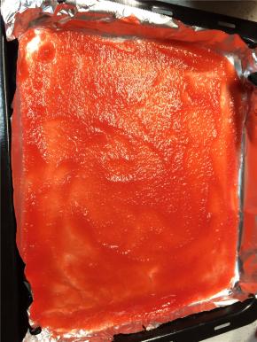 用勺子或刮刀刮成薄薄一层