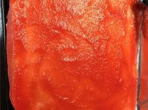 用勺子或刮刀刮成薄薄一层