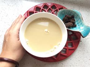 豆浆机工作完毕即可饮用，红薯有淡淡的甜味，如果喜欢甜一点可以加红糖，味道更醇厚