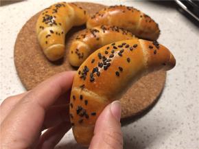 入烤箱180度15分钟烤至表面金黄即可