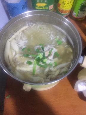 最后撒葱花，出锅盛盘即可