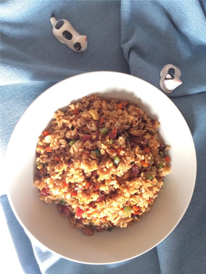 腊肠酱油炒饭