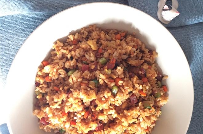 腊肠酱油炒饭