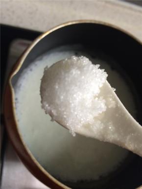 加入适量白糖至个人喜欢的甜度
