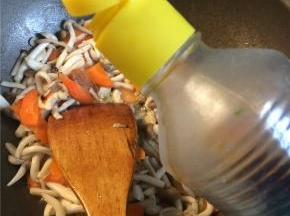 点入少量生抽。