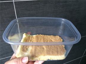 第一层先放一块蛋糕