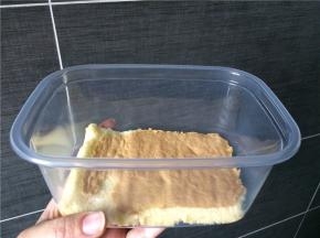 第一层先放一块蛋糕