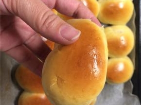 送入预热180度的烤箱，中层18分钟即可