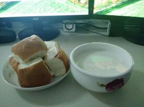 吃的时候可以配上饼干面包等等，配着燕麦粥吃